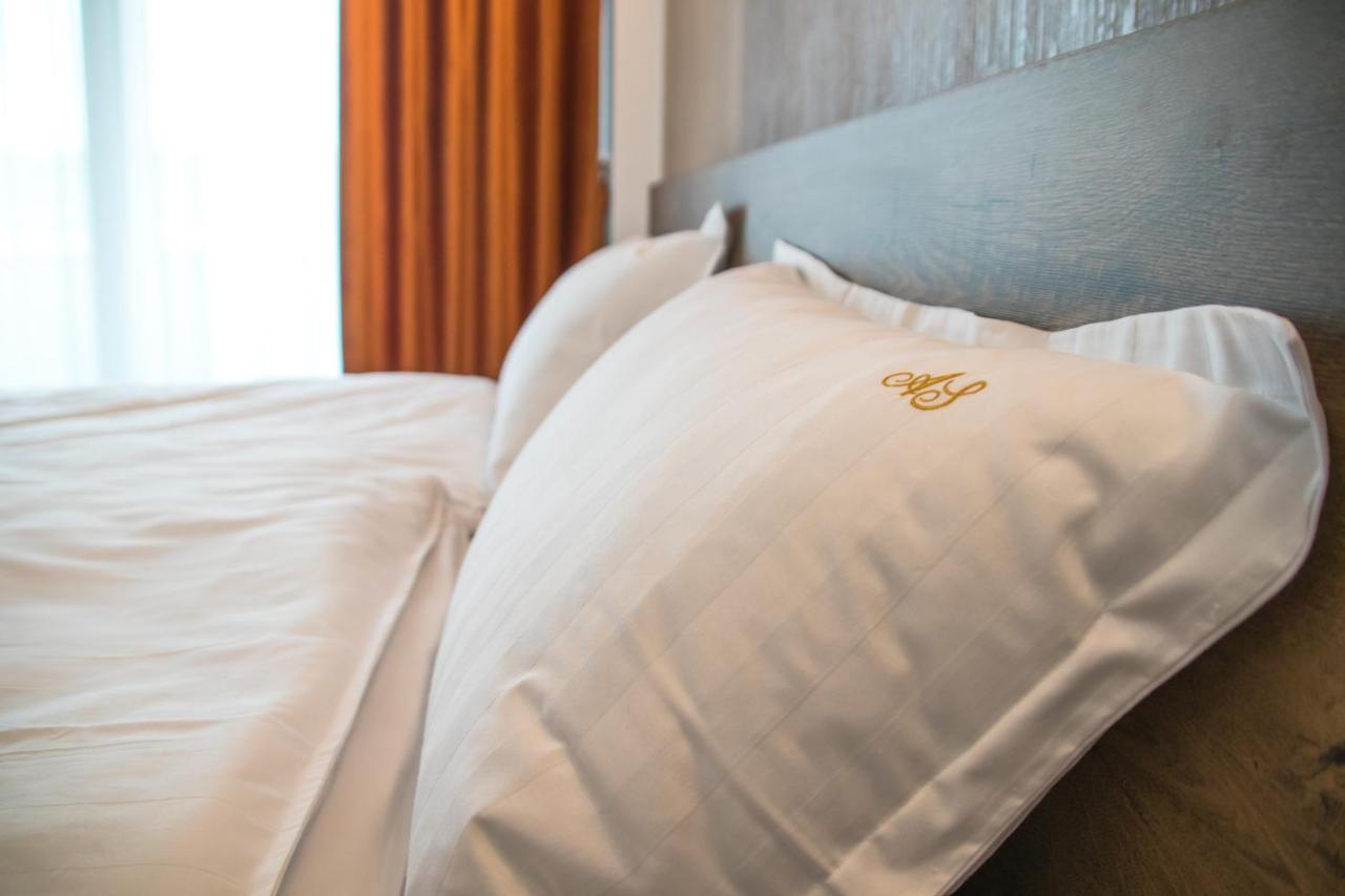 Hotel Angel Sofia Fălticeni Екстериор снимка