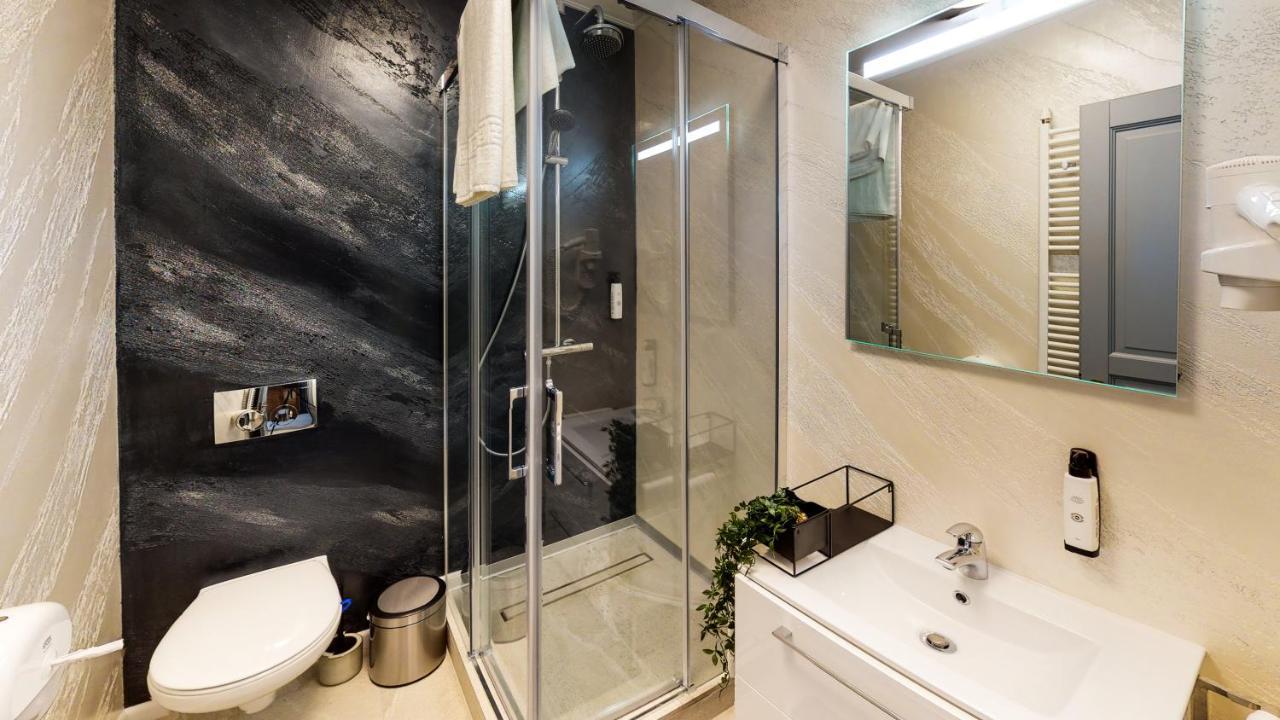 Hotel Angel Sofia Fălticeni Екстериор снимка