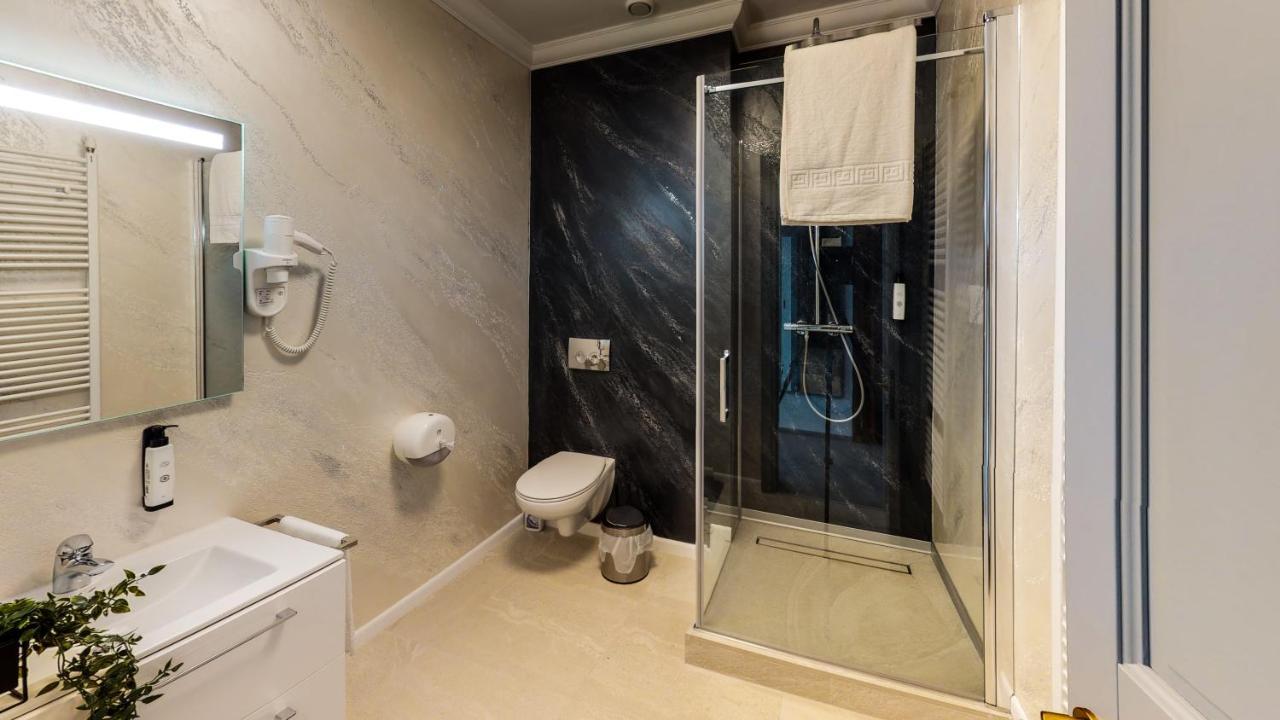 Hotel Angel Sofia Fălticeni Екстериор снимка