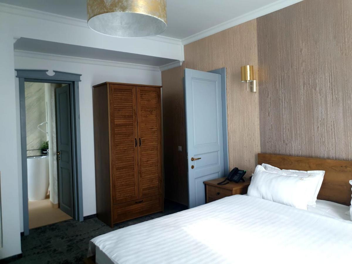 Hotel Angel Sofia Fălticeni Екстериор снимка